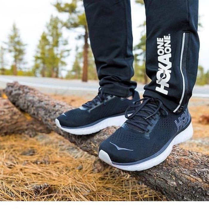Sepatu Running / Lari Hoka One One Cavu Original