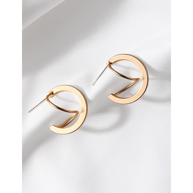 LRC Anting Tusuk Fashion Golden Irregular Geometric C-shaped Earrings D59102