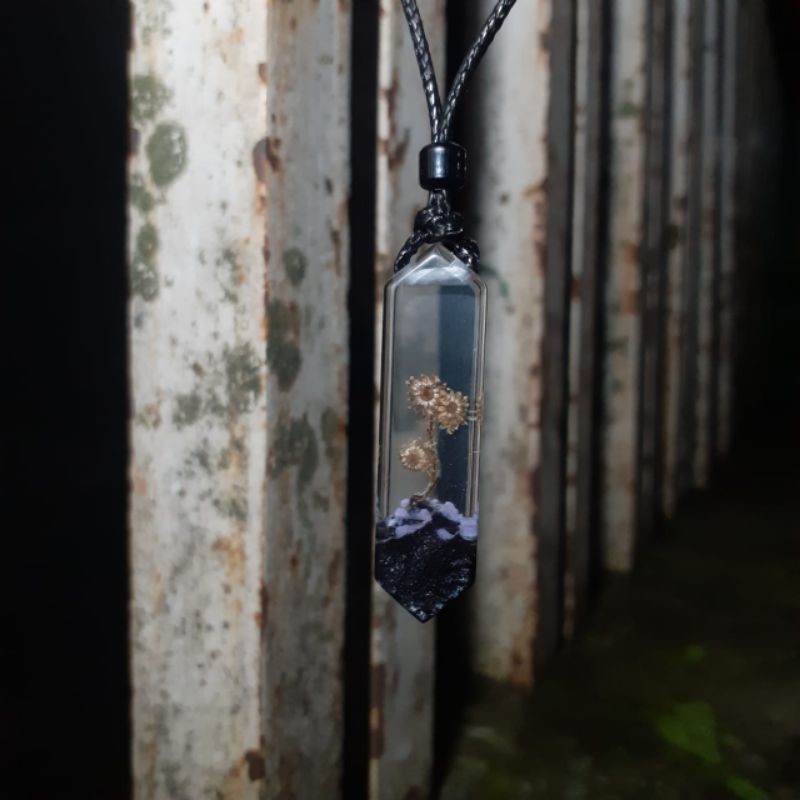 Kalung resin edelweis glow in the dark