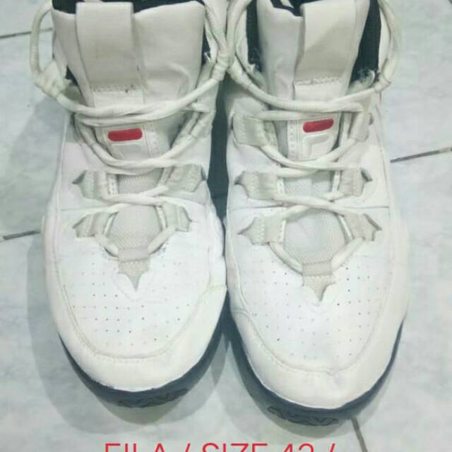 Sepatu fila putih