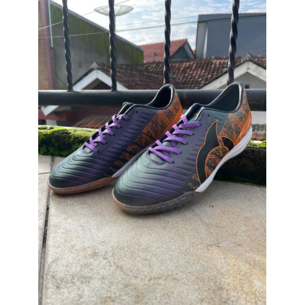 SEPATU FUTSAL ORTUSEIGHT CATALYST CYPHER IN AURORA ORTRANGE BLACK