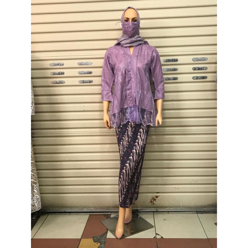 (COD) SETELAN KEBAYA MODERN / KEBAYA TILLE FLOY / KEBAYA WISUDA / KEBAYA AKAD/KEBAYA PENGANTIN/KEBAYA FLOY/KEBAYA TILLE/FLOY TILLE/ATASAN KEBAYA MODERN/BAJU KEBAYA/KEBAYA LAMARAN/KEBAYA KARTINI BY KIRANAOL-Soft Lavender