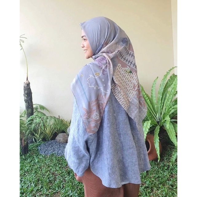 Odion Scarf Light grey Ria Miranda