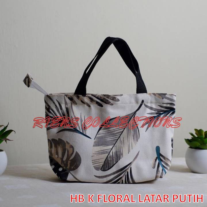 HANDBAG BAHAN KANVAS FLORAL LATAR PUTIH RIENS COLLECTIONS. TAS KANVAS JOGJA. TAS CANVAS. TAS SOUVENIR JOGJA