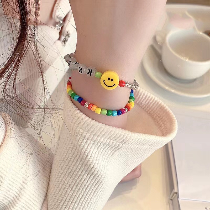 Gelang Manikmanik Elastis Handmade Aneka Warna Dengan Charm Smiley Face Untuk Wanita