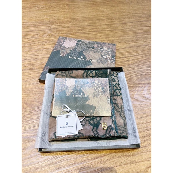 buttonscarves haramain emerald