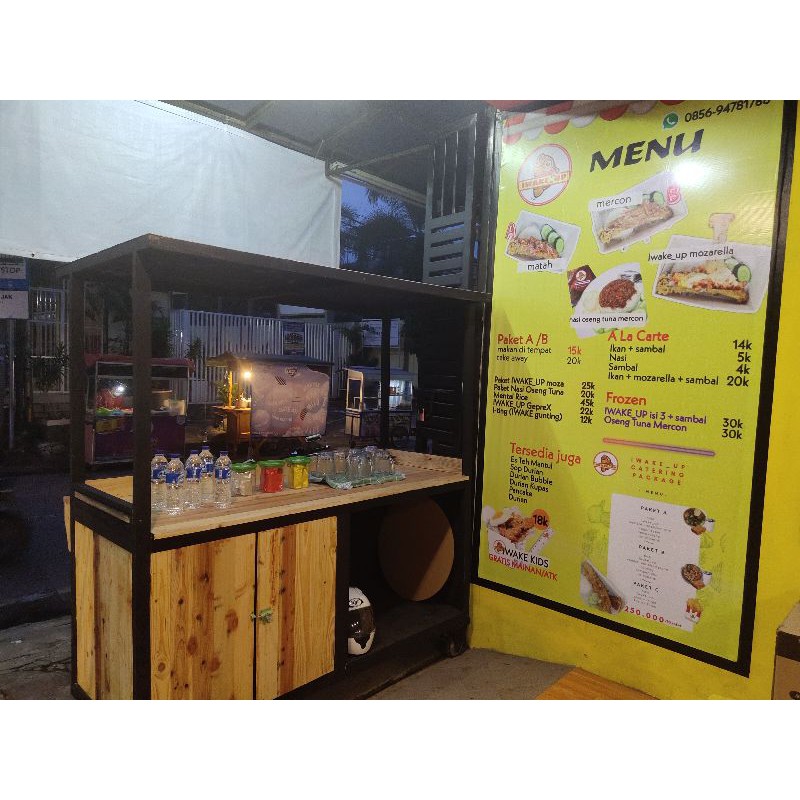 Booth Gerobak Kayu Kuat ada Roda