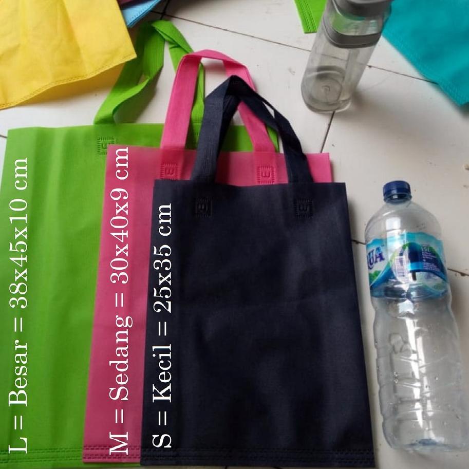 

Barang Bagus 1 Lusin isi 12 Tas Kain Spunbond / Goodie Bag Tali Ukuran M = 30x40 cm ntuk Kantong Belanja Lipat Serbaguna, Bingkisan Souvenir Sembako, Idangan Nasi Kotak Hajatan / Pernikahan, Box Goody bag Berkat Besek Syukuran / Tasyakuran Lusinan Murah 3