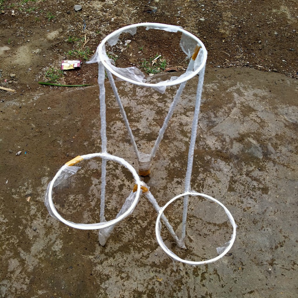 Rak Tanaman Besi Model 3 Lubang Murah Khusus Gojek/Grab