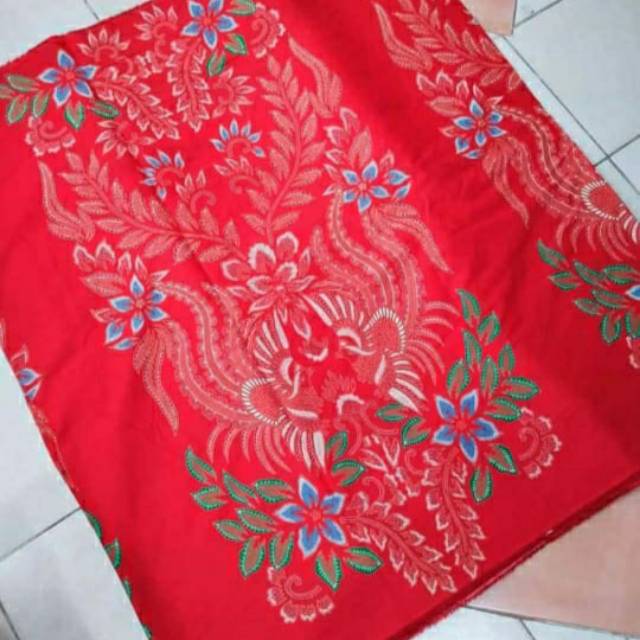 Kain batik solo motif bunga dasar merah