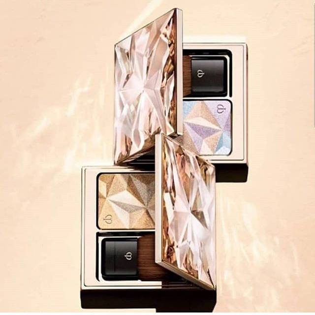 Cle de Peau limiting face