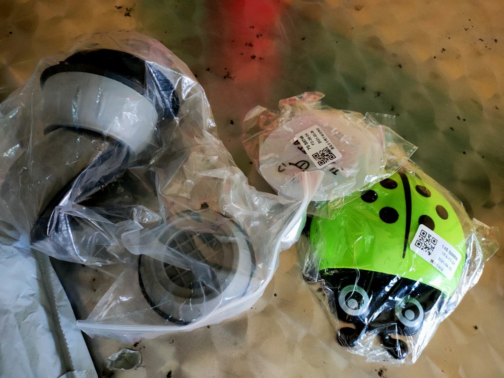 Bathroom Wall-mounted Suction Cartoon Ladybug Toothbrush Storage Holder /household Cute Wall Sucker Hooks Brush Container Cup Shelf