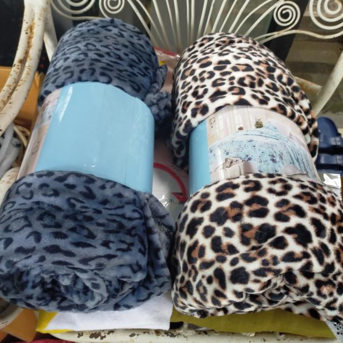 Selimut Brassel Motif Leopard