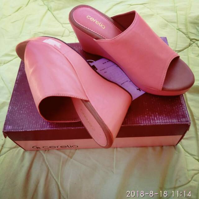 Wedges cerelia