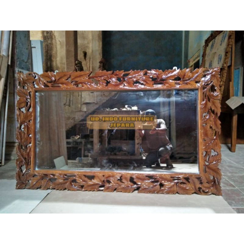 pigura/ figura frame dinding + kaca cermin kayu jati ukir Jepara