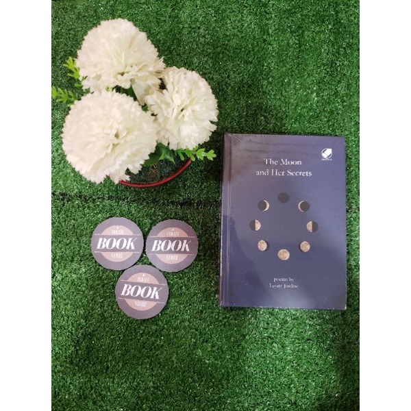 Ready Stok Buku Best Seller The Moon and Her Secrets