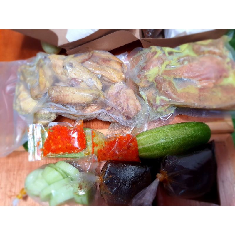 

Paket ekonomis 1 ekor ayam dan 0.5 ekor bebek jumbo