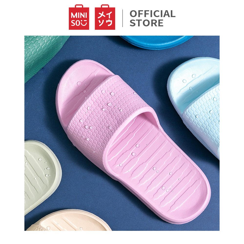 MINISO official flip flop Sandal kamar mandi wanita berbahan empuk kotak-kotak-5