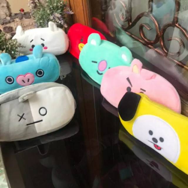 

Kotak pensil BT21 kain beludru