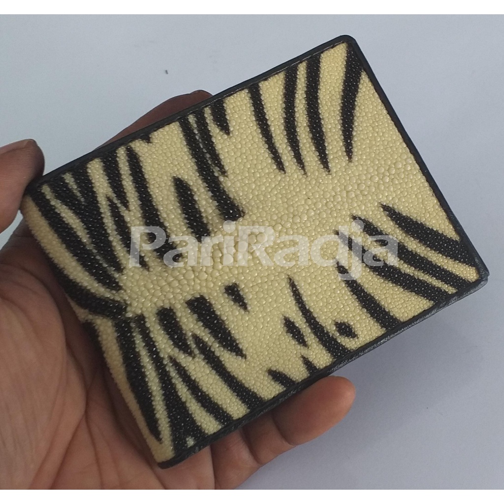 DOMPET PRIA KULIT ASLI IKAN PARI MOTIF LORENG MACAN PUTIH