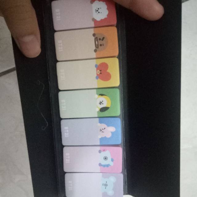 Pembatas buku BT21