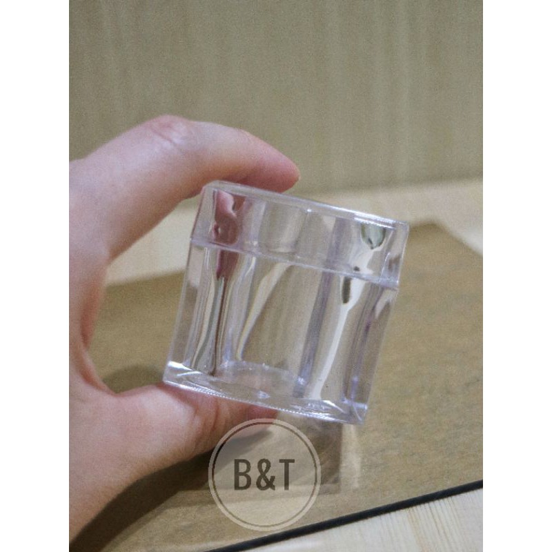 Pot akrilik 15-20gram  / 30-50 gram / jar / tempat cream model es batu/ kristal