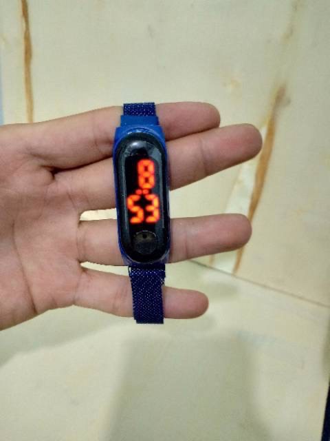 Jam Tangan Wanita Korea Strap Magnet LED Digital Kapsul