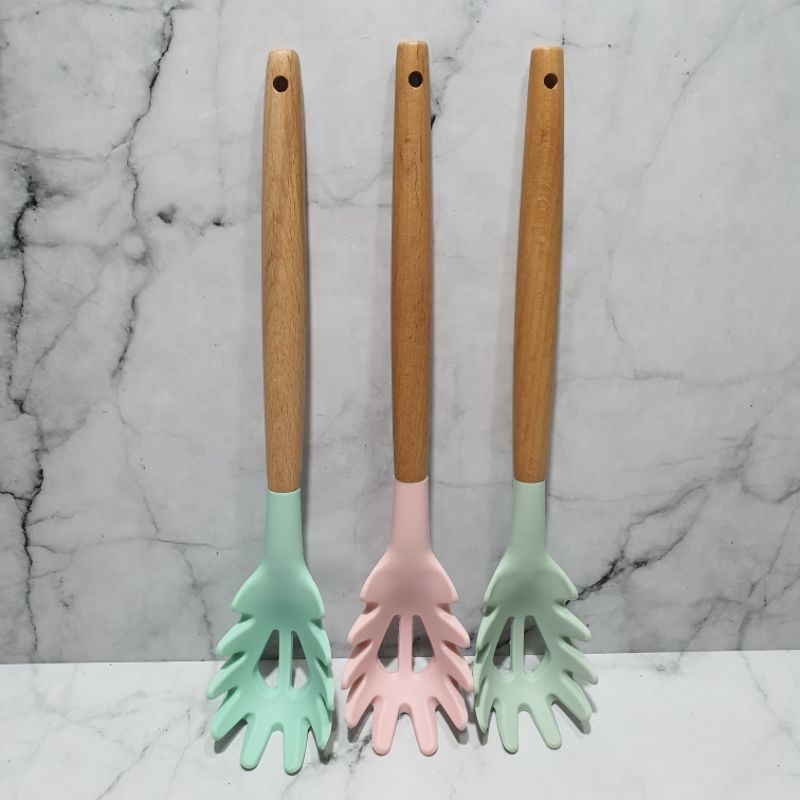 Silicone Pasta server spatula with wooden handle / spatula gagang kayu