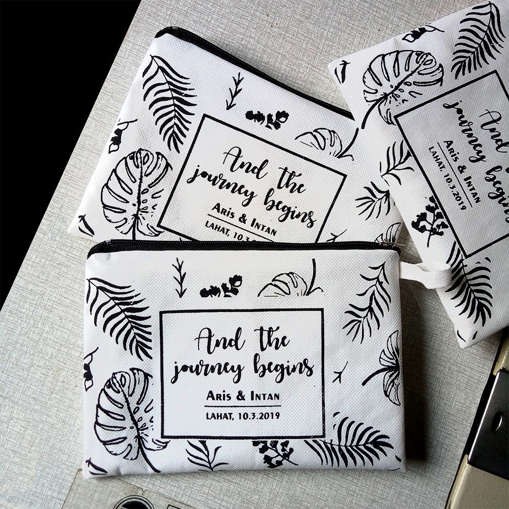 

Pouch Spunbond Custom 75gsm 20x15 cm - Souvenir Pernikahan Unik Murah