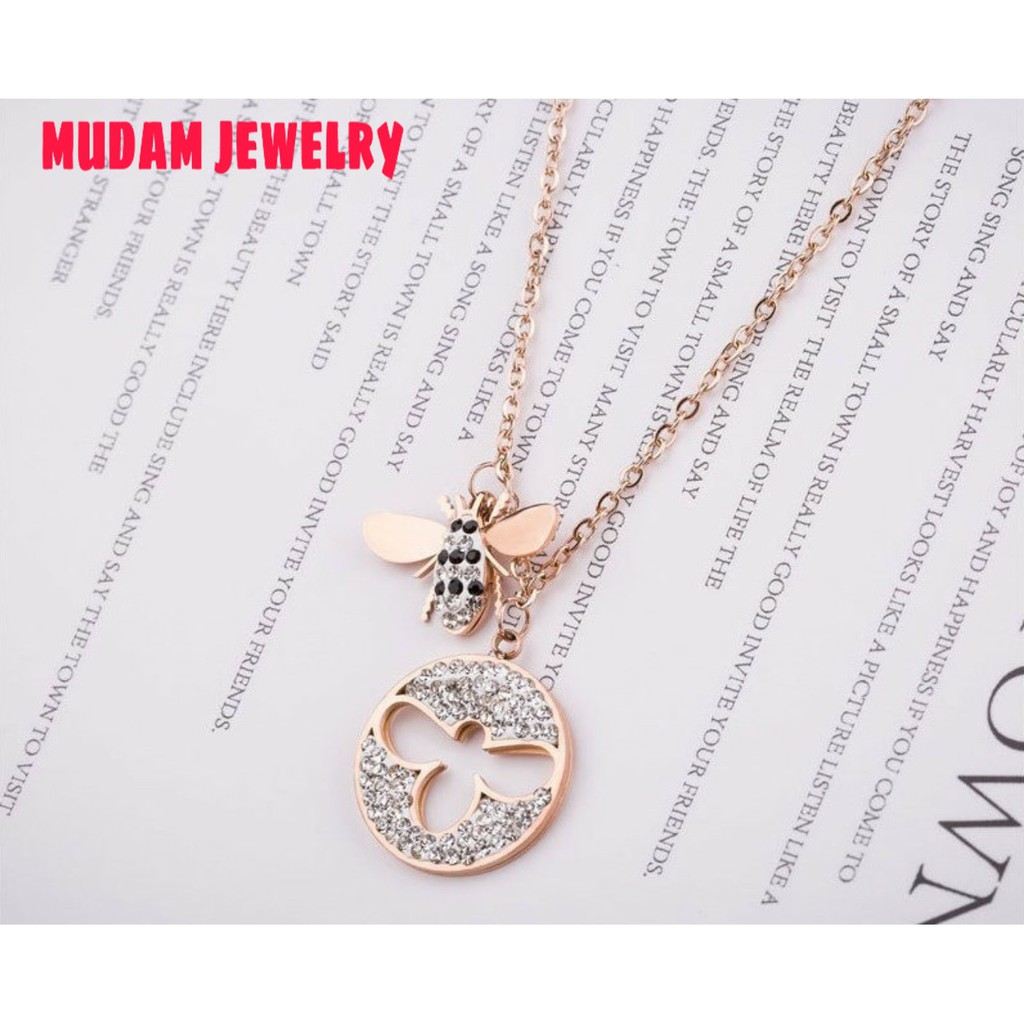 Kalung Titanium Swar Bee Kristal Merah dan Putih Rose Gold Lapis Emas 18K