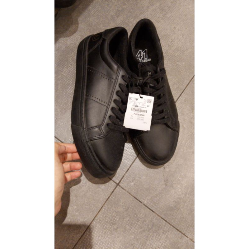 DISKON SEPATU PRIA PULL AND BEAR BLACK