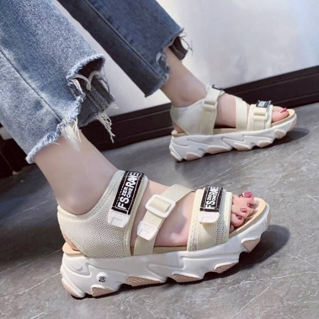 Sandal Tali Wanita Sol Tebal 001870 Wedges Sandals With Gesper