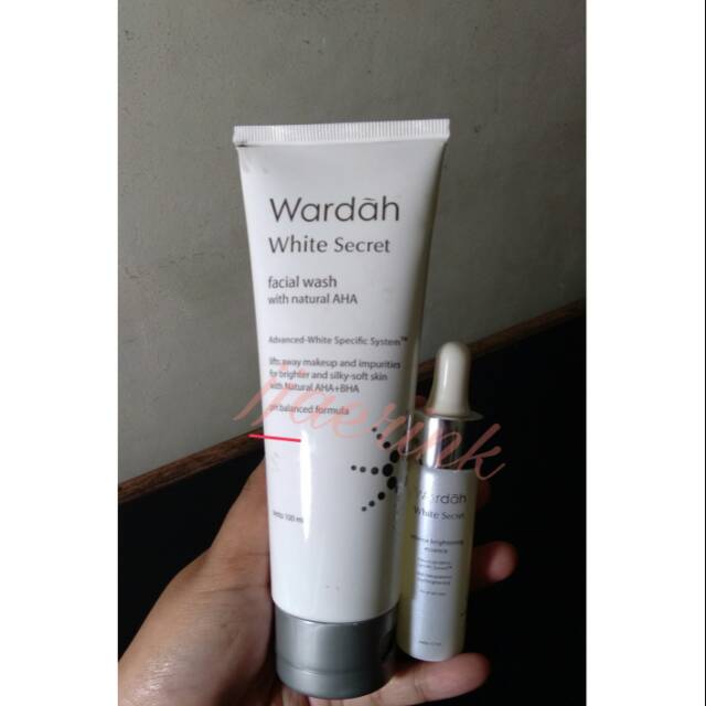 [Preloved] Wardah White Secret (Face Wash + Essence)