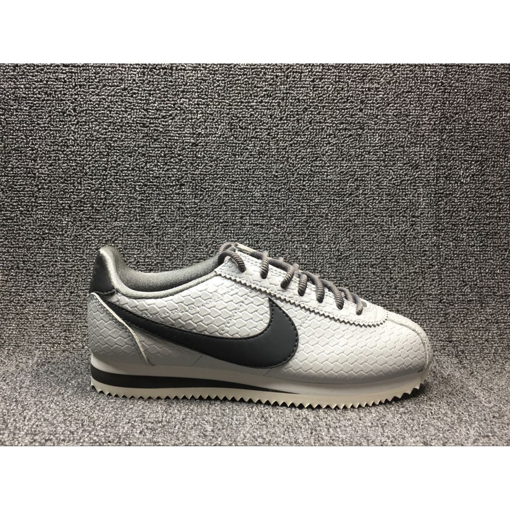 nike cortez hitam