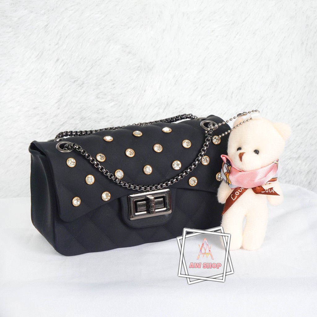 Tas Selempang Wanita Jelly Matte Diamond Kotak Size 18 Cm Rantai Hitam (Gratis Boneka &amp; Syal)