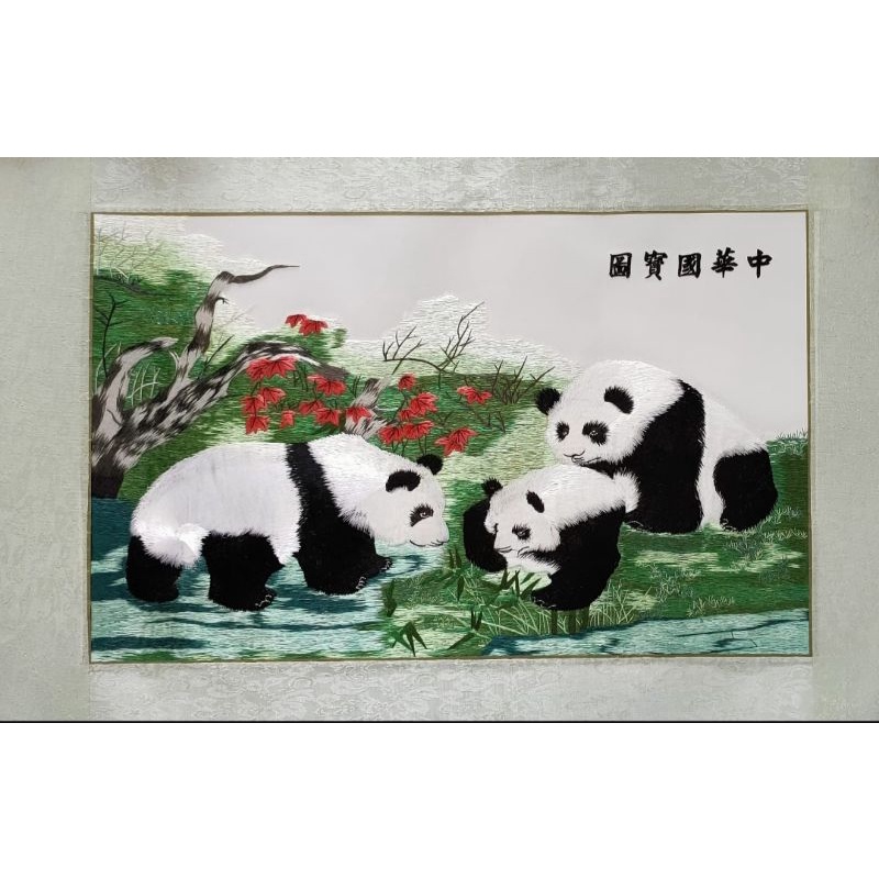 Lukisan Panda sulam benang
