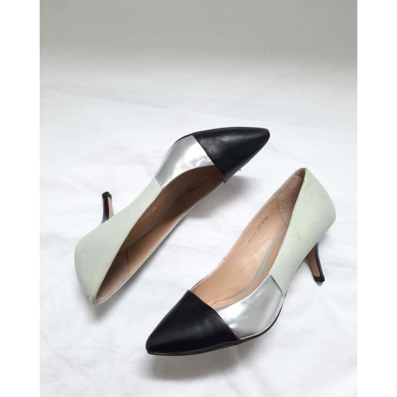 Staccato Heels Second