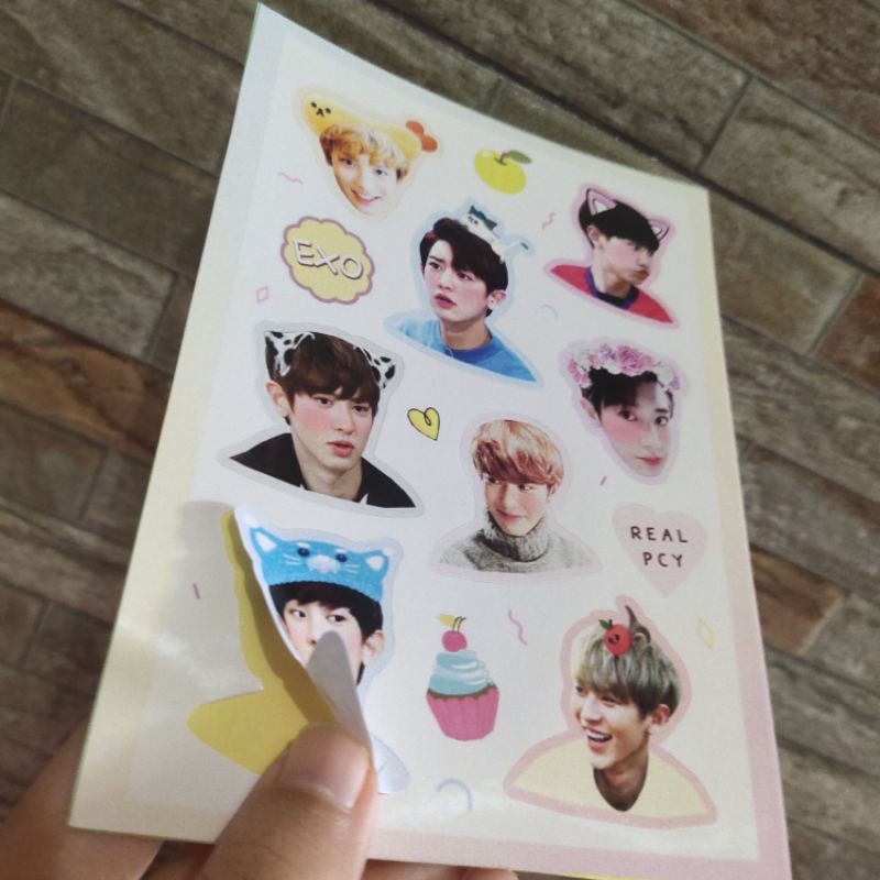 

[GRATIS 1] Sticker STIKER EXO kiss cut langsung KELUPAS Ga perlu di gunting