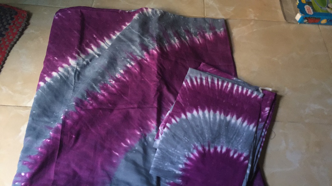 Sprei Khas Bali Motif Love Abu