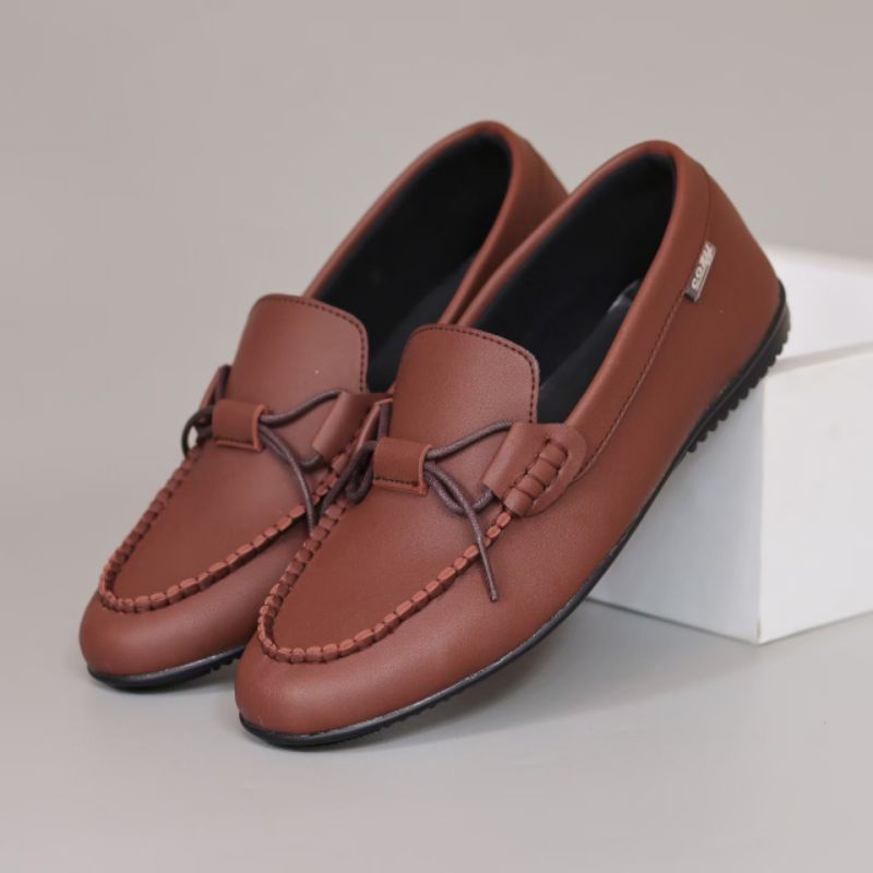 Xshoesbdg.id X Kyoto Sepatu Kasual Pria Slip On Pria Formal Kulit Sintetis Santai Kerja Kondangan