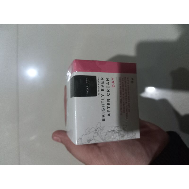SCARLETT CREAM PAGI DAN MALAM