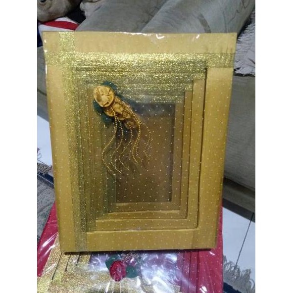 

Harga Bersahabat.. BOX HANTARAN SESERAHAN PERNIKAHAN PITA TUTUP BENING ISI 4 KOTAK UNIK DAN CANTIK M