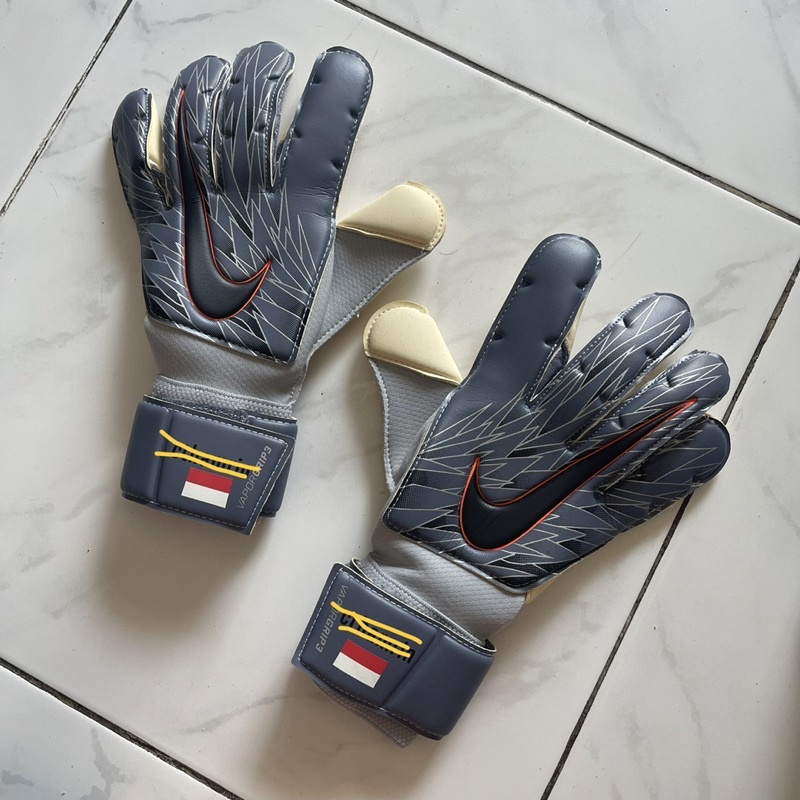 preloved sarung tangan kiper sepak bola futsal nike original (bekas pakai)