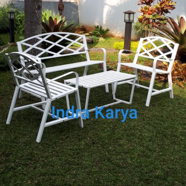 Meja kursi tamu atau taman dari besi 1 set (model anyam)