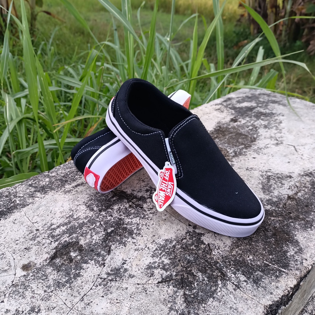 Sepatu Sekolah Hitam Polos