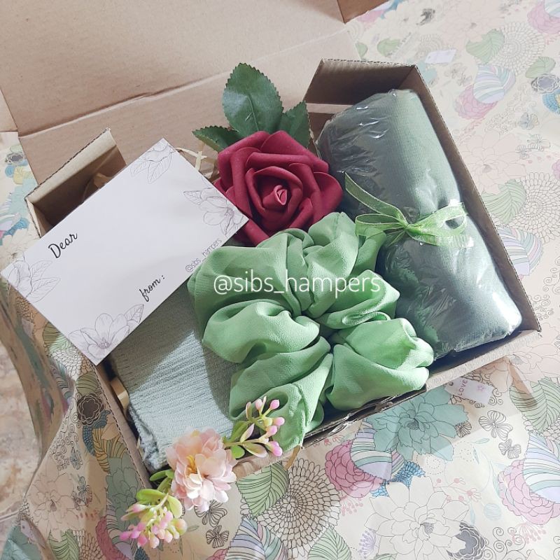 

PAKET KADO GIFTBOX HIJAB KERUDUNG/ KADO WANITA/ Hampers Hijab/ Hampers Idul Fitri