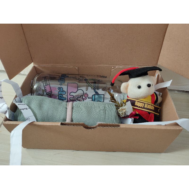 

HAMPERS WISUDA /KADO WISUDA /KADO ULANG TAHUN