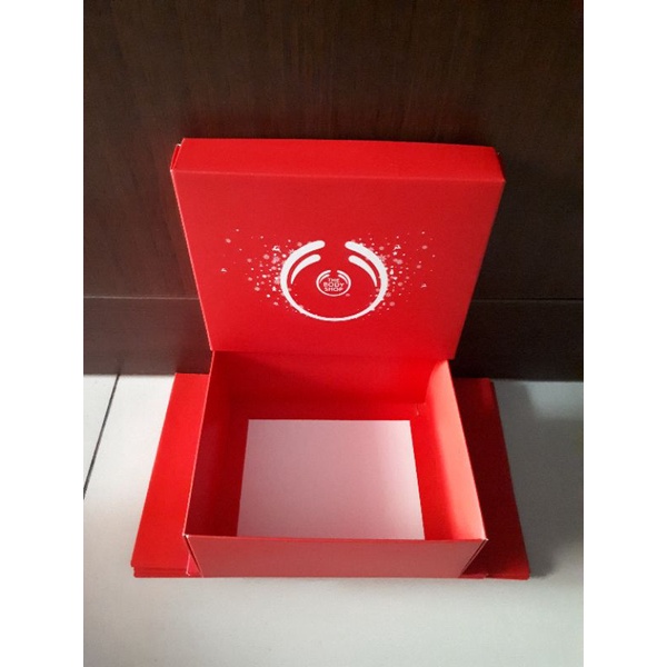 

5PCS TAKE ALL THE BODY SHOP RED GIFT BOX