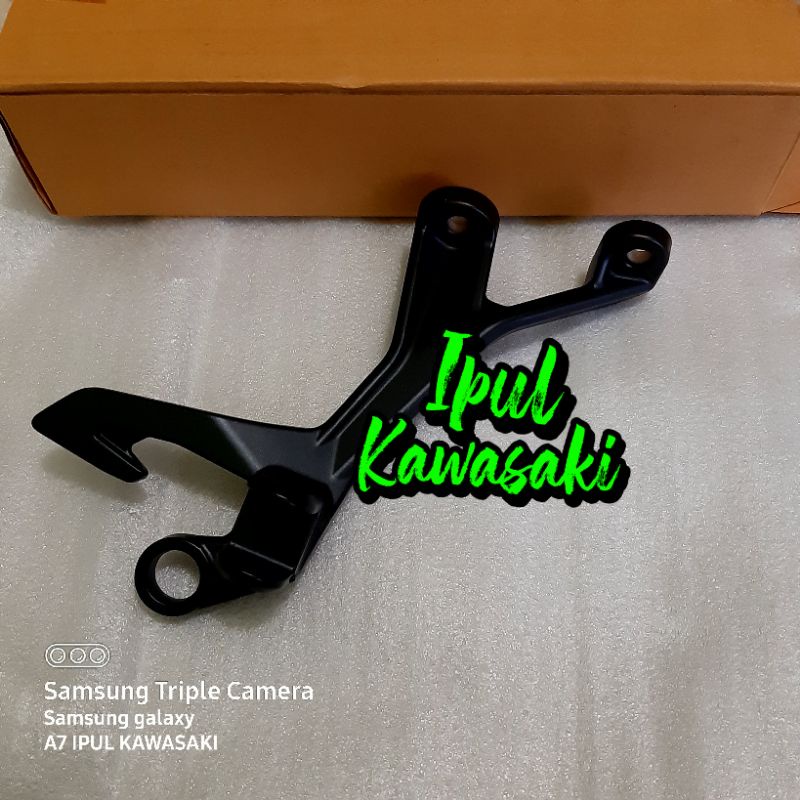braket saty footstep belakang kanan new ninja 250 fi ori