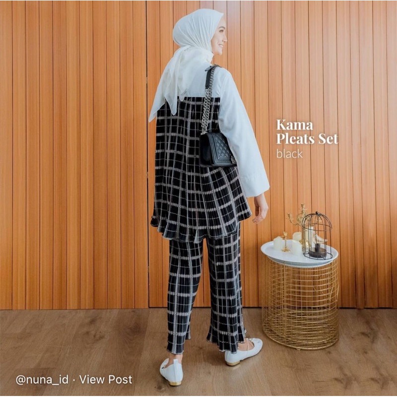 Kama Pleats Set by Nuna